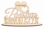 Drewniany napis dla pary młodej na stół na podstawce wesele ślub