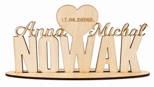 Drewniany napis nazwisko pary młodej na stół na podstawce ślub wesele