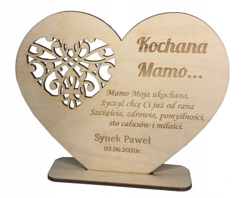 Drewniane serce życzenia na podstawce dla Mamy grawer na prezent 